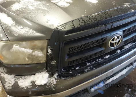 2011 Toyota Tundra Grade 5.7L V8 z USA, uszkodzony, nr VIN 5TFRY5F18BX098928